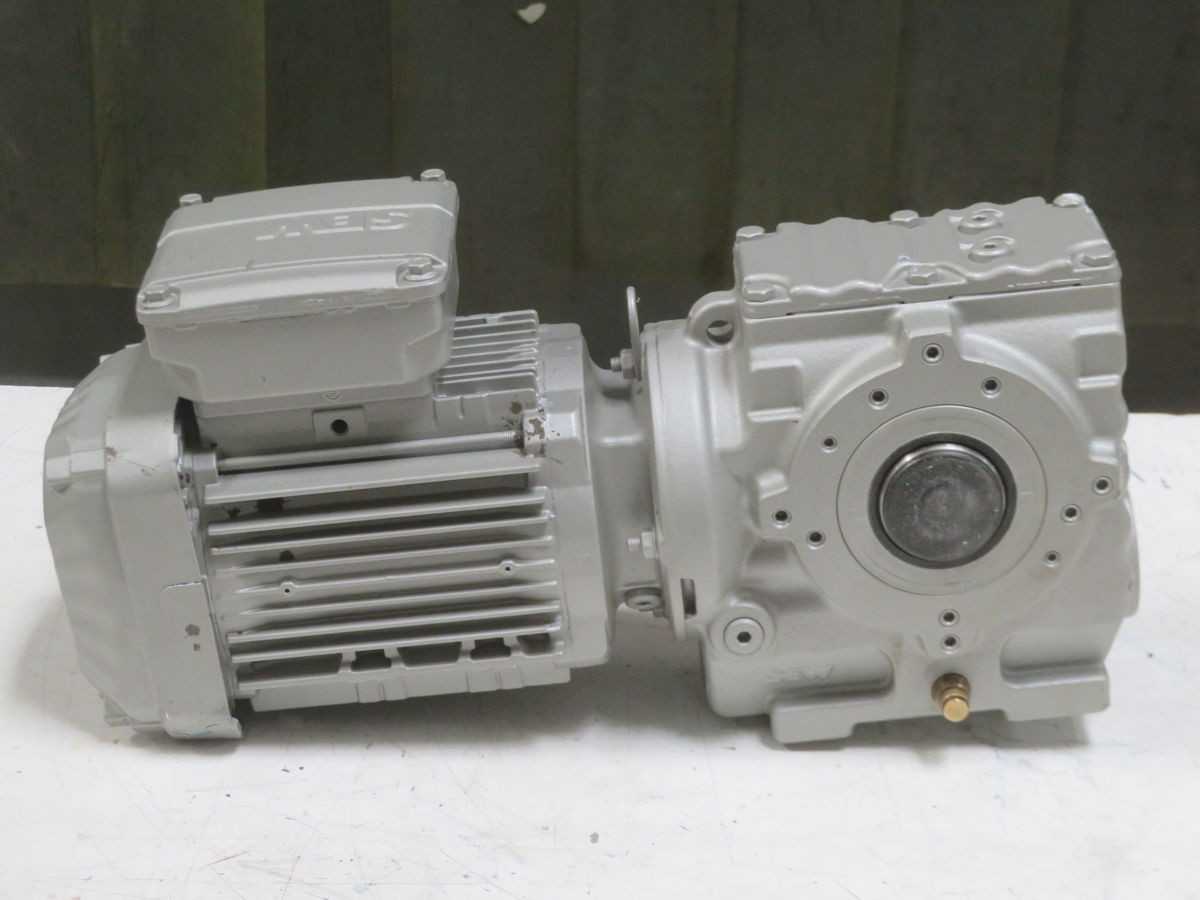 SEW EURODRIVE SA47 DRN71M4/DH 01.8285565201.0001.23 MOTOR W GEAR T266508 - GEAR REDUCERS