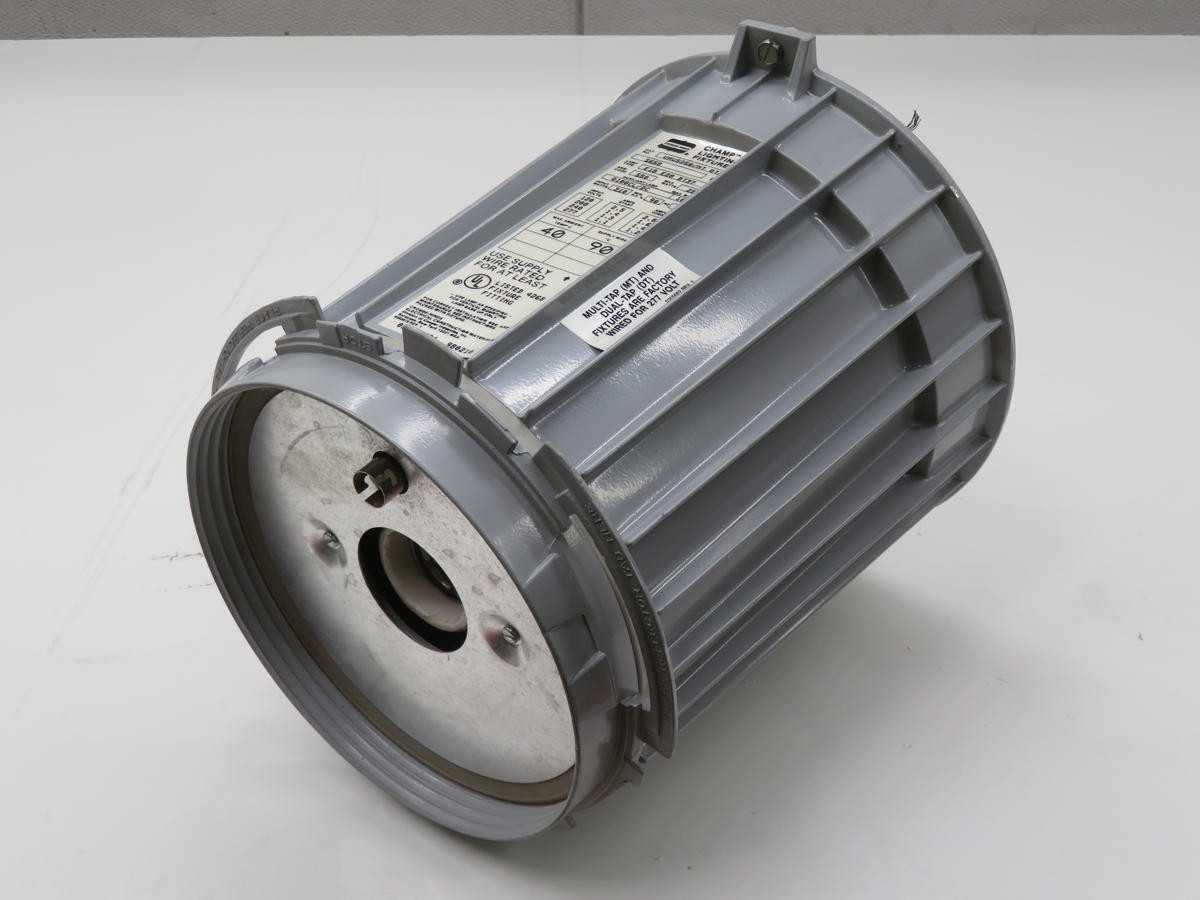 CROUSE HINDS VMVS250/MT LUMINAIRE, 250W MH LAMP POWER, 120-277V VOLTAGE, 60HZ FREQUENCY - LIGHT FIXTURES
