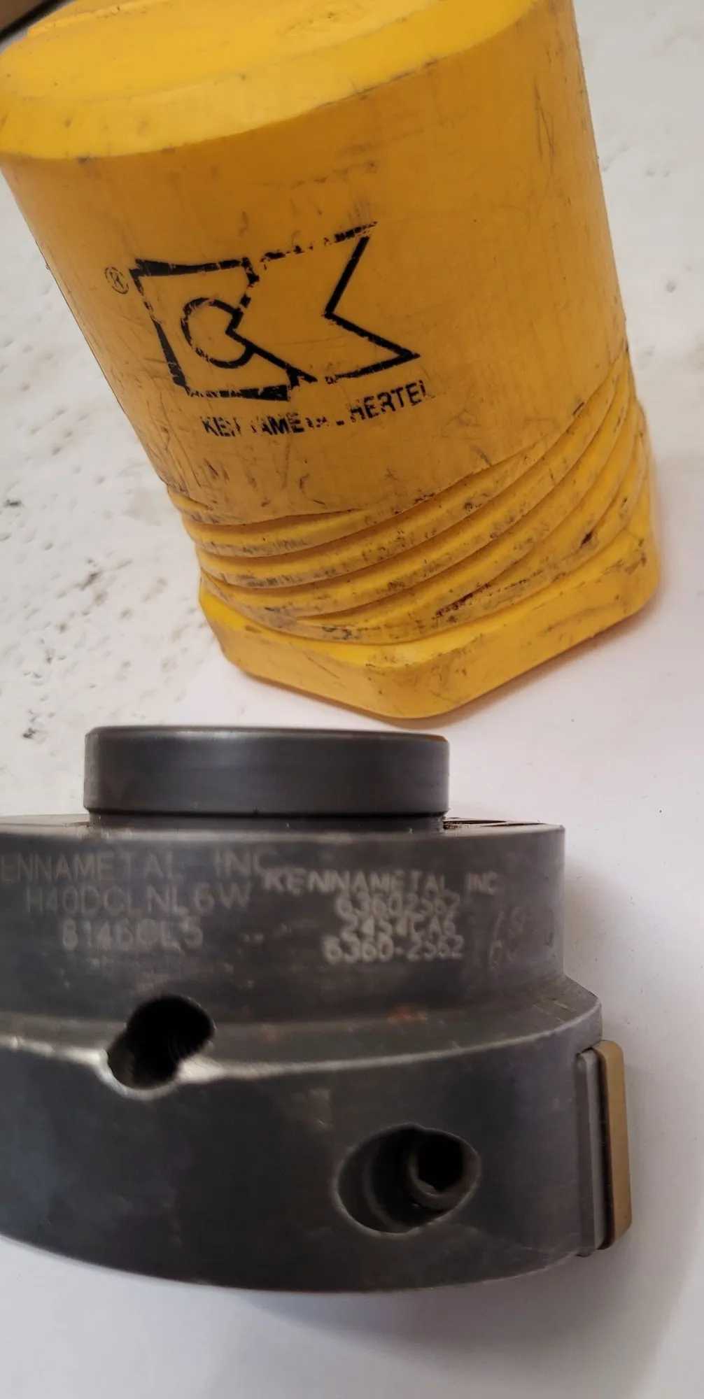 KENNAMETAL BORING HEADS LOT OF 2 (H40MVUNR3, H4DCLNL6W) 2.5" SHANK/3.25" MIN BORE - MACHINING TOOLING & PARTS