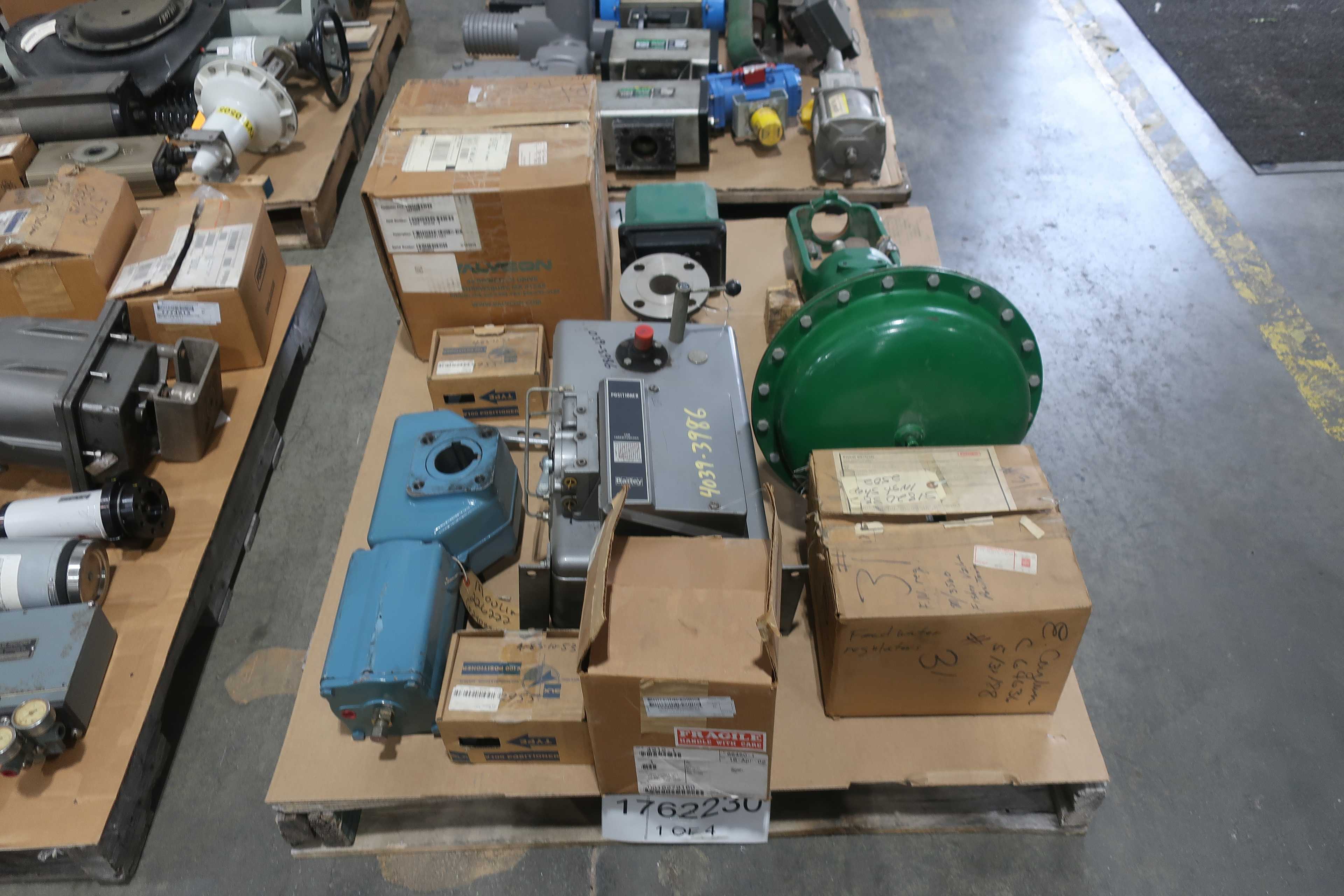 SKU 1762230 - 4 PALLETS OF ASSORTED VALVE ACTUATORS, INDICATORS, POSITIONERS - VALVE POSITIONERS & INDICATORS