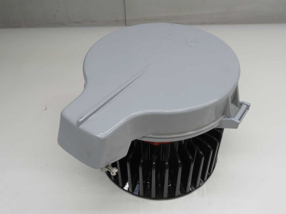 CROUSE HINDS, VMV5LDM2/UNV1, 70W POWER, 8200-8400 LUMENS, IP66/67 RATING, -40/+65C TEMP - LIGHT FIXTURES
