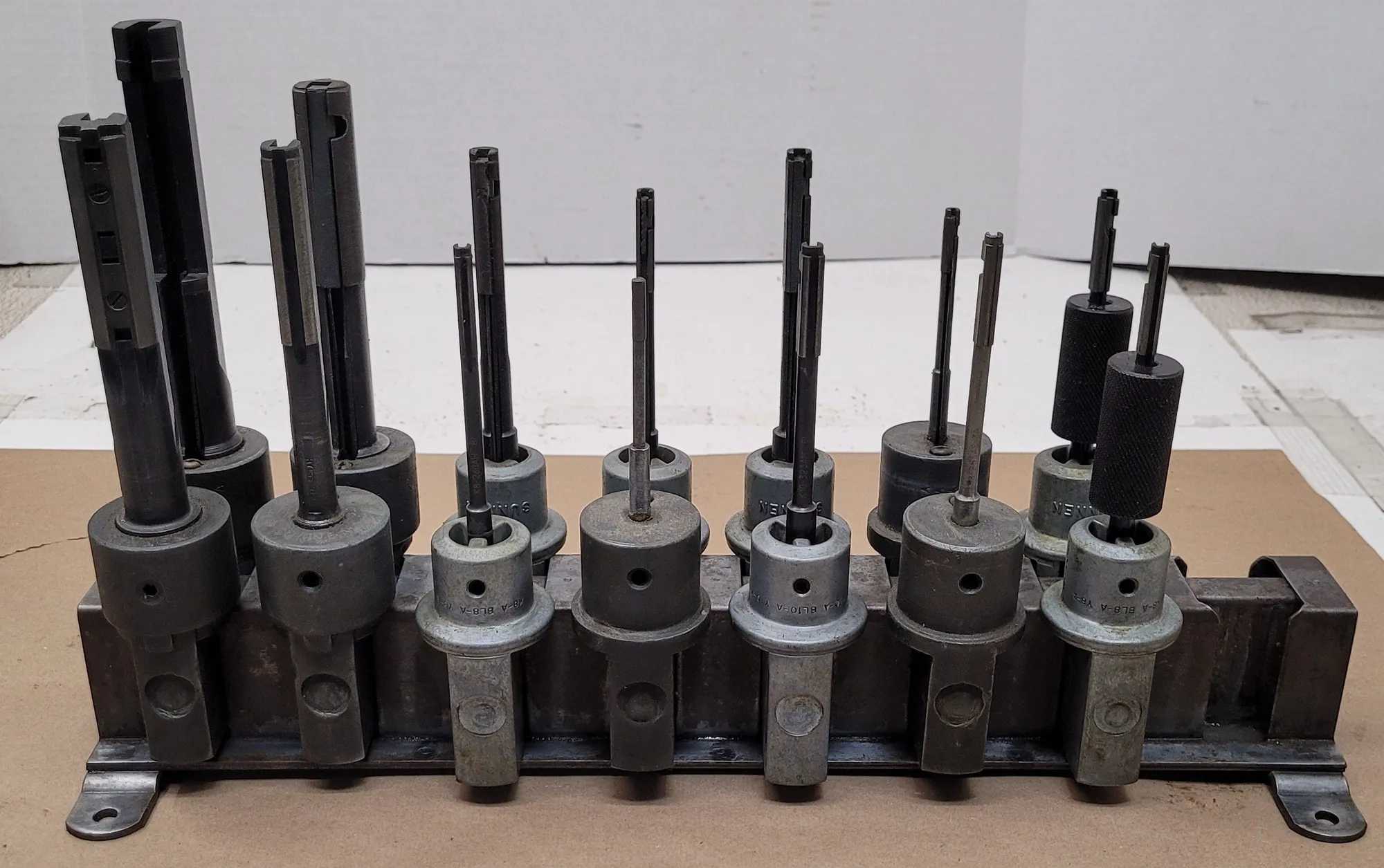 SUNNEN HONING MANDREL SET (SET OF 14) W/ RACK AND VARIOUS MANDREL SIZES - MACHINING TOOLING & PARTS