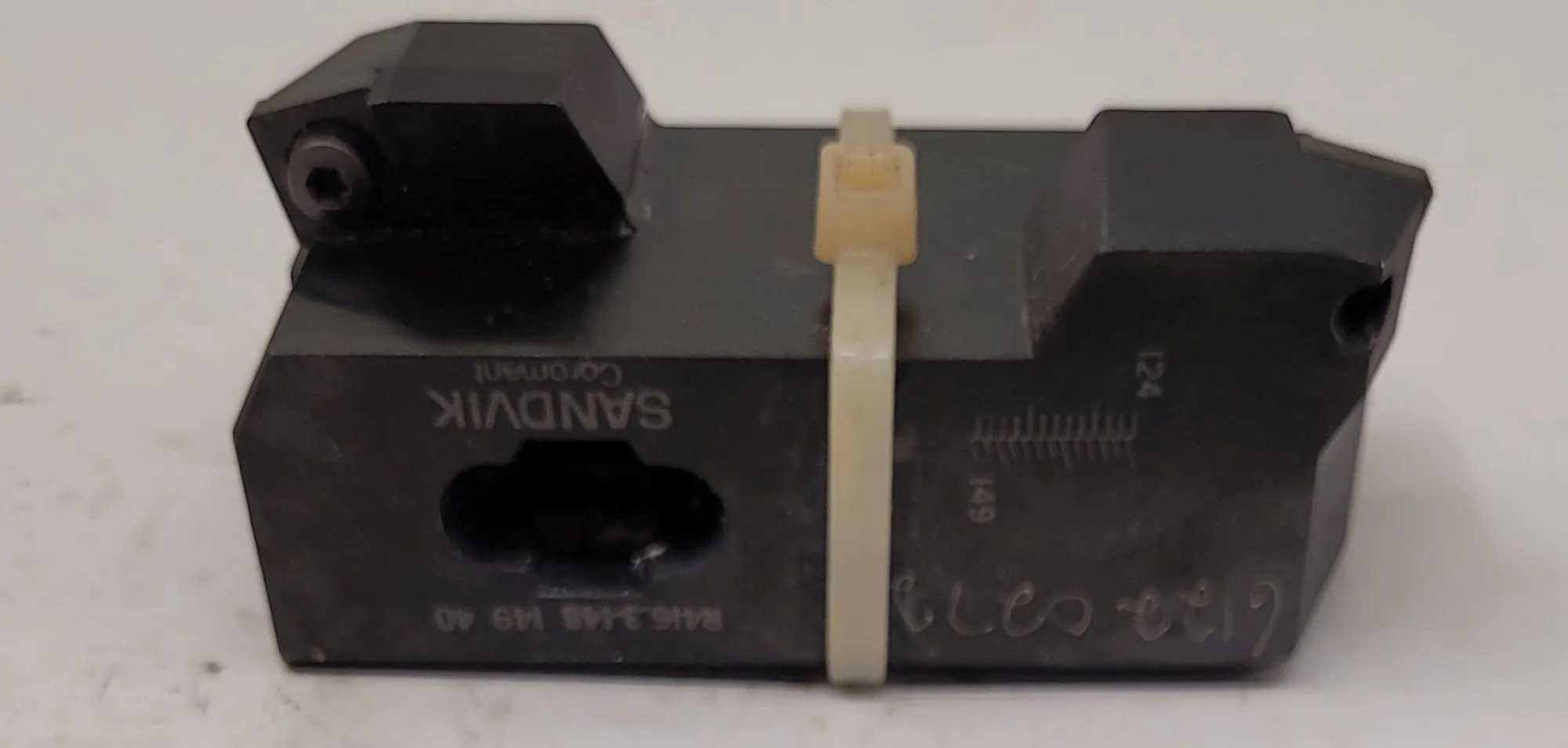 SANDVIK COROMANT R416.3-148 149 40 SLIDE TOOL - OVERALL LENGTH 3.75 INCH - MACHINE TOOLING