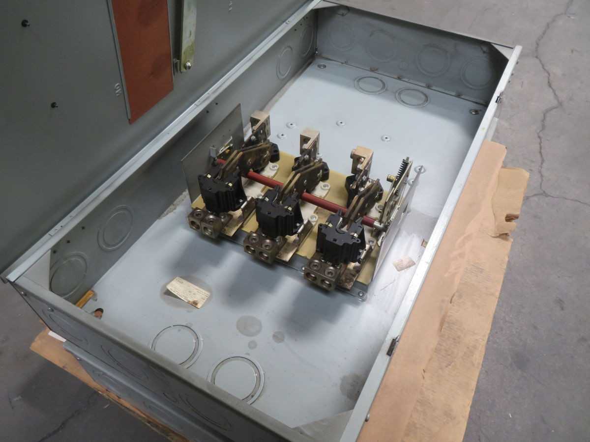FEDERAL PIONEER 5736 SERIES C DISCONNECT ENCLOSURE 600 AMP T266541 - SWITCHES