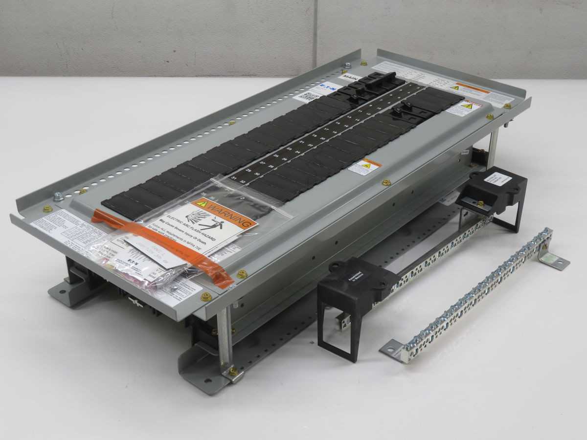 EATON PRL1A ELECTRICAL PANEL BOARDS, 100 AMP MAIN BUS, 3-PHASE, 120/208 VAC, 30 SWITCHES - PANELBOARDS