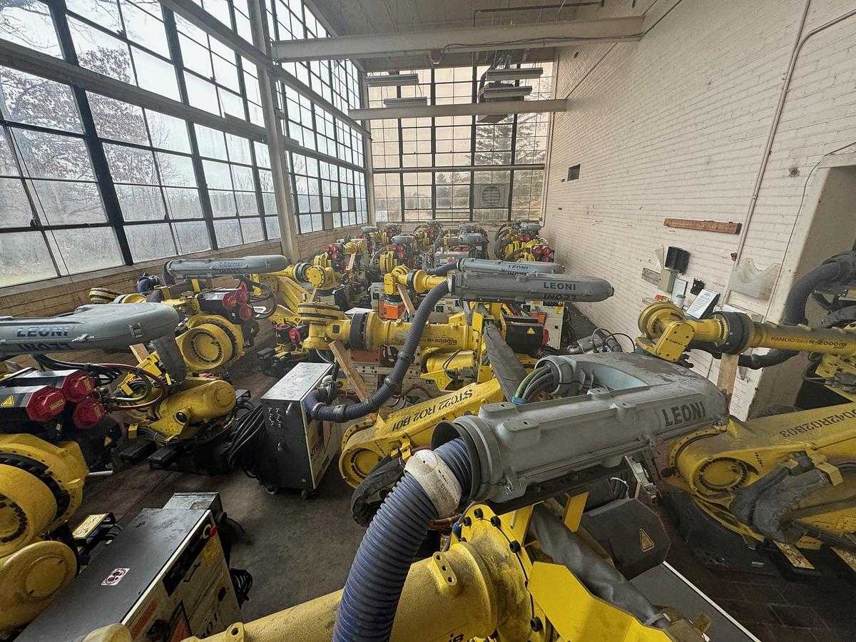 2015 FANUC R-2000IB/210F INDUSTRIAL ROBOT, 210KG PAYLOAD, 2655MM REACH, R-30IB CONTROLLER - ARTICULATED ROBOTS