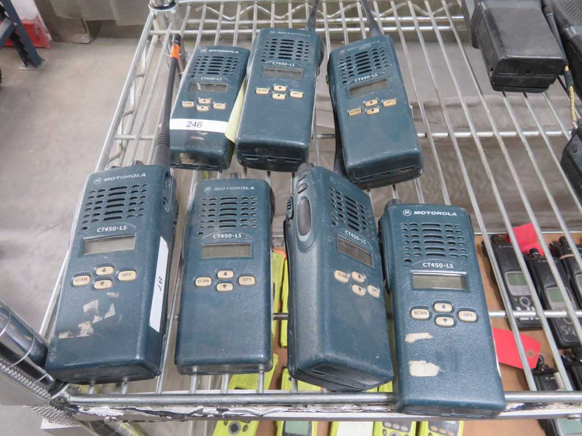MOTOROLA MIXED LOT OF RADIOS AND CHARGERS T267095 - BATTERY CHARGERS