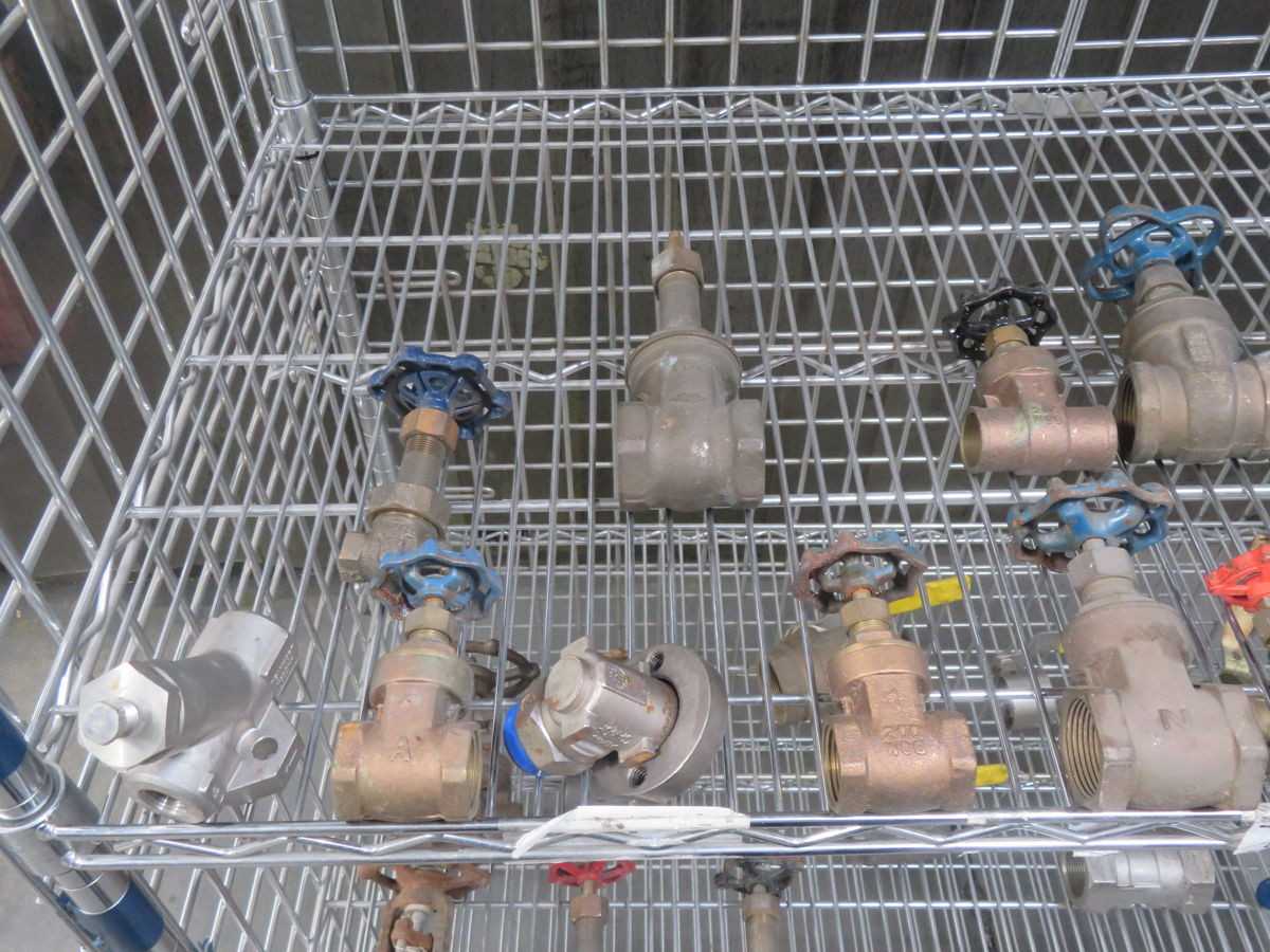 LOT OF 37 WHOLESALE LOT OF INDUSTRIAL VALVES T266580 - VALVES