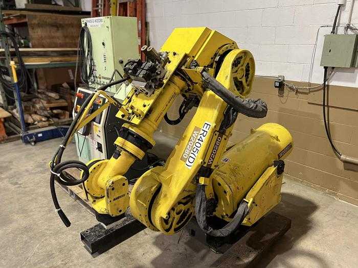 2004 FANUC R-2000IA/200R SIX-AXIS ROBOT WITH RJ3IB CONTROLLER - RACK-MOUNTED - ARTICULATED ROBOTS