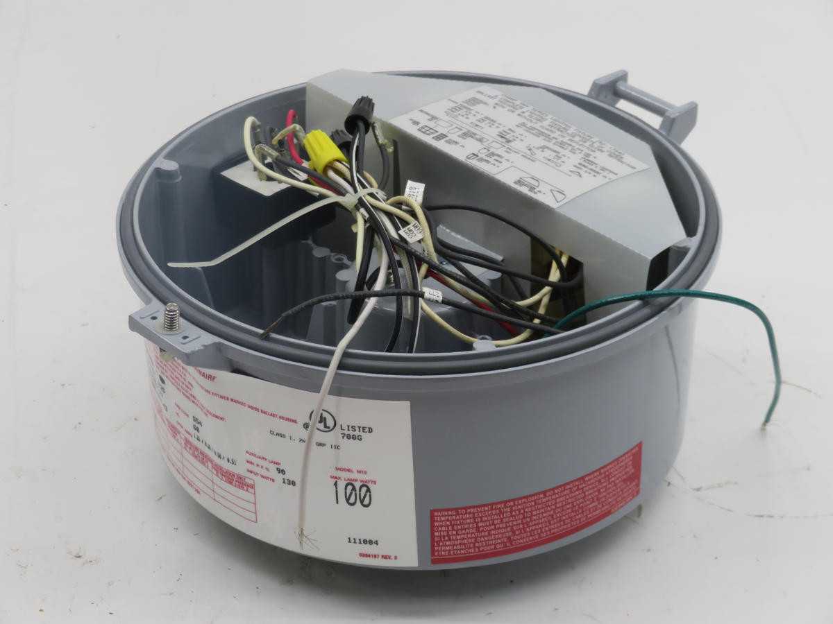 EATON VMVS100MT HPS Ballast Fixture, 100W HPS Power, Class I Div 2 Haz Loc, NEMA 3,4,4X IP - LIGHT FIXTURES
