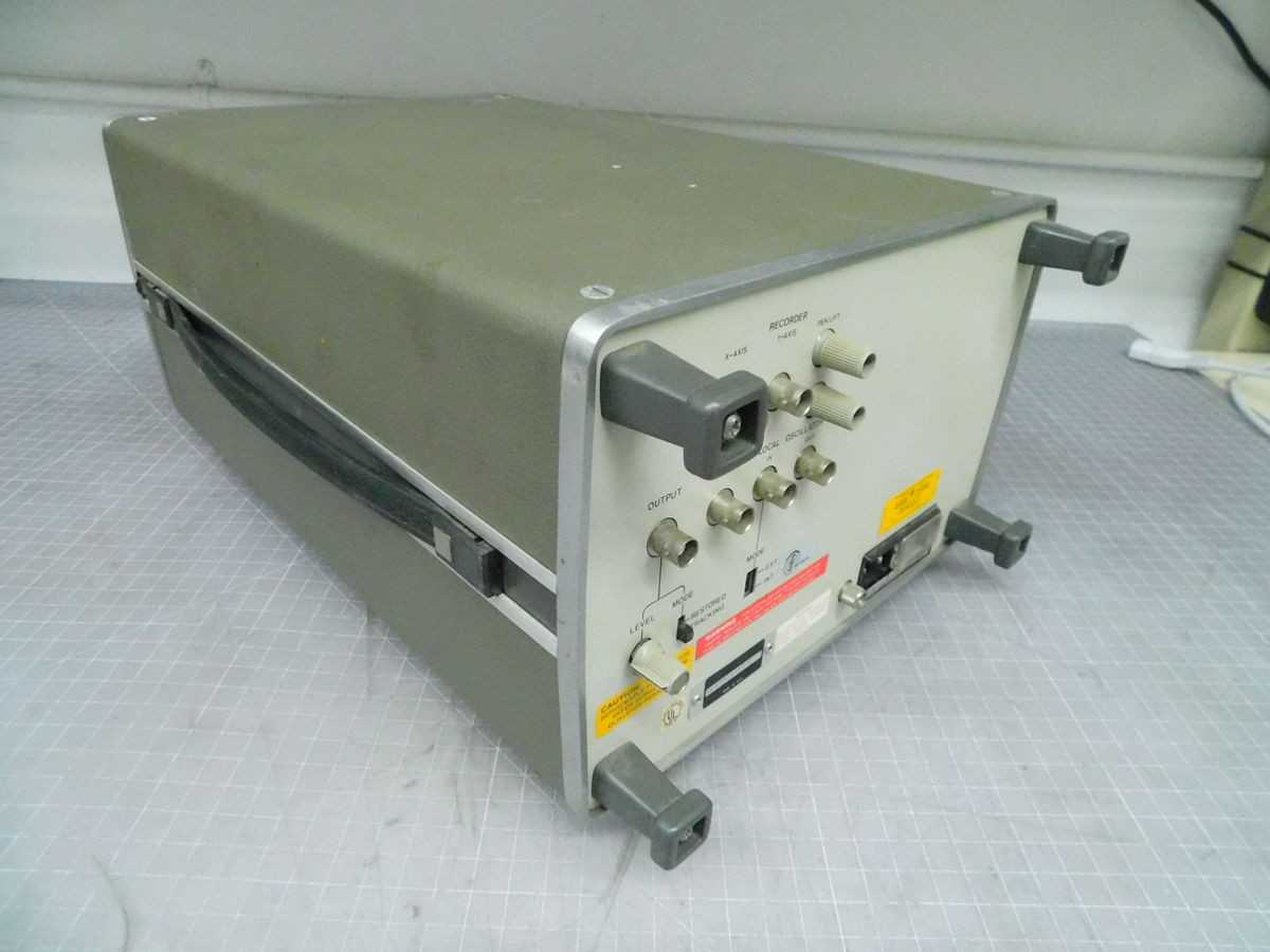 HP 3581A WAVE ANALYZER M6776 - SIGNAL CONDITIONERS