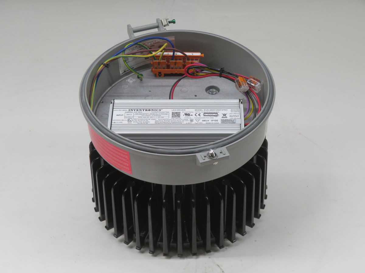 EATON VMVL-5-UNV1 LIGHT FIXTURE T261238 - LIGHT FIXTURES