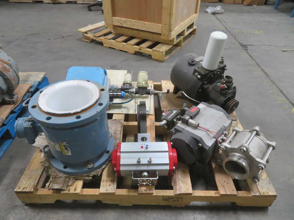 LOT OF 5 MIXED LOT OF INDUSTRIAL VALVES FLOW CONTROLS T267539 - VALVES