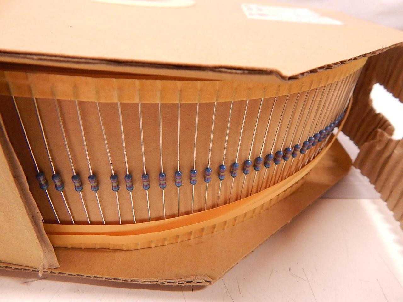 Lot of 5000 Electronic Components International M2D1RK032.40 Metal Film Resistors - ELECTRONIC COMPONENTS