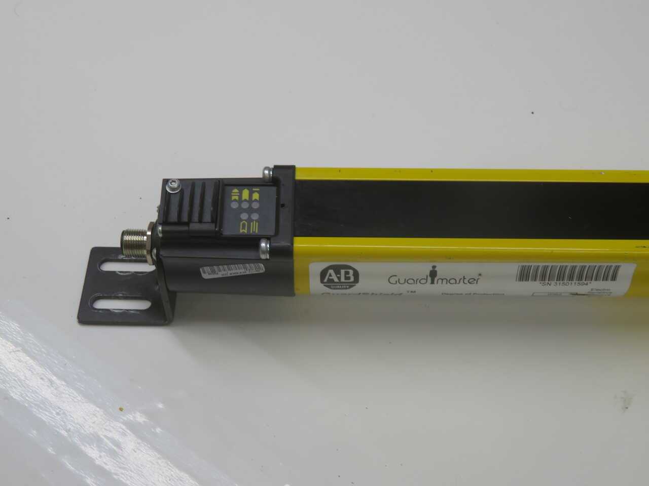 Allen Bradley 440L-R4J1120YD Curtain Sensors, 14mm Resolution, 1120mm Height, 24V DC - SENSORS