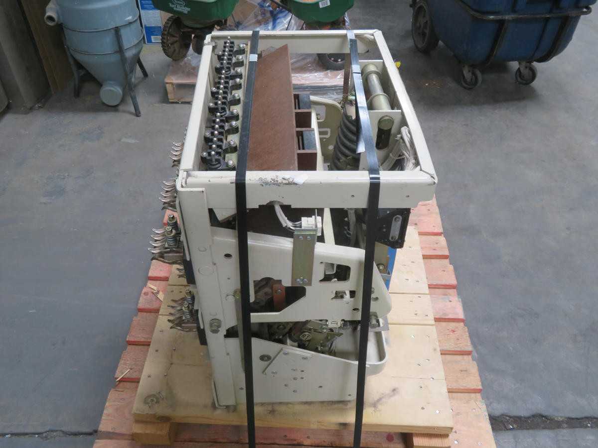 GE AK-2A-50-1 224A6148-202 CIRCUIT BREAKER, 3-POLE, AIR TYPE, 600 VAC, 1600 AMPS, 60 HZ - CIRCUIT BREAKERS