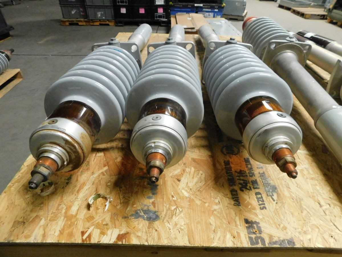 LOT OF 3 ABB 046W0412UL O PLUS C CONDENSER BUSHING M6431 - AUTOMATION & CONTROLS