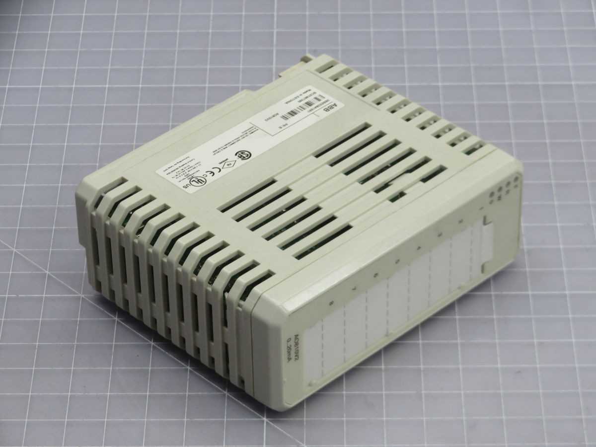 ABB AO810 3BSE038415R1 IO MODULE, 8 CH, 0-20/4-20 MA OUT, 14-BIT RES, 850 OHM LOAD, 2 MS UPDATE - PLC MODULES