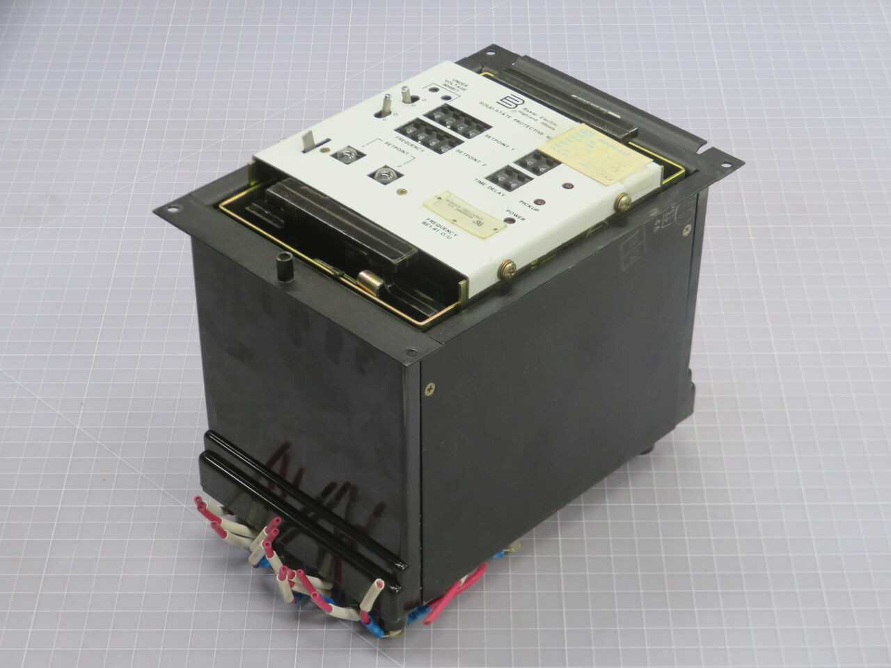 Basler BE1810/U T3EE1LA7N1F Relay, 100/120V Input, 40-70Hz Freq, 24VDC Aux, 2 NO Outputs - PROTECTION RELAY