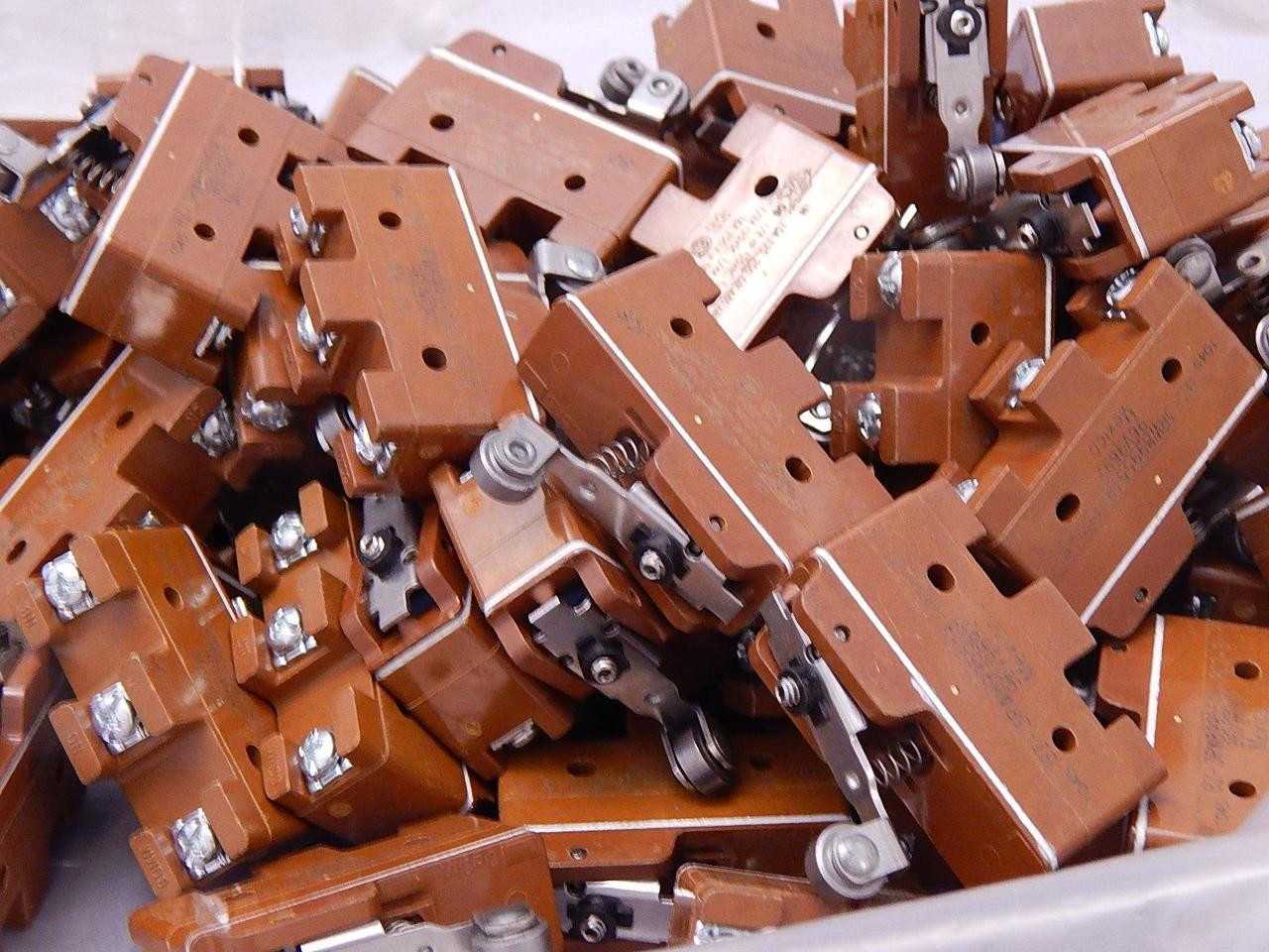 LOT OF 75 HONEYWELL BZ-3RW8995518-PC2-S 96V9692 BASIC / SNAP ACTION SWITCHES - SWITCHES
