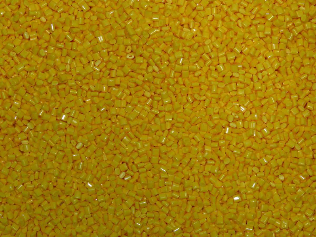 LOT OF 825 LBS RTP 2599 X 146993 S-45245 8002340316 THERMOPLASTIC YELLOW T267017 - TEMPERATURE CONTROL COMPONENTS