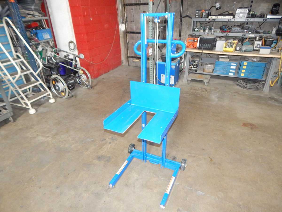 Vestil Manufacturing Corp LLPW-500-FW Load Lift With Winch And Fixed Wheels - LIFT CART