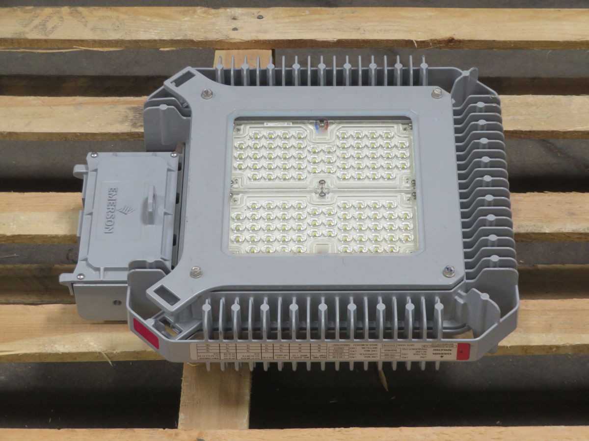 EMERSON BHLPL2CGWNBU FLOOD LIGHT FIXTURES T261249 - LIGHT FIXTURES