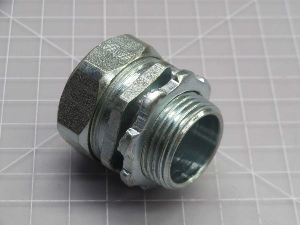 LOT OF 27 APPLETON ST100L LIQUIDTIGHT CONDUIT CONNECTOR T264932 - CONDUIT