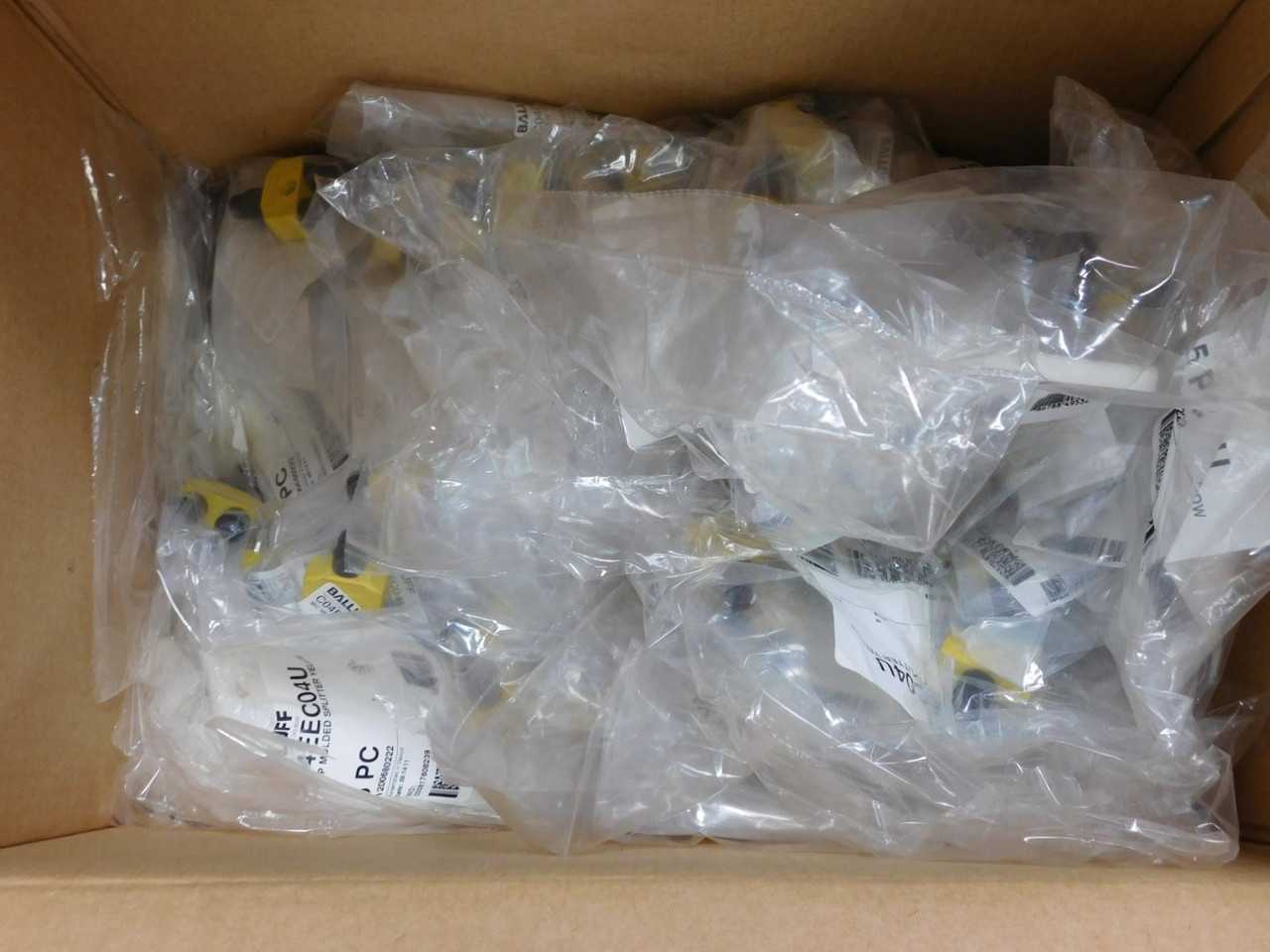 Lot of 200 Balluff C04EEC04U 1200680222 Mic 4P Molded Splitter Yellow - CORDSET CABLES