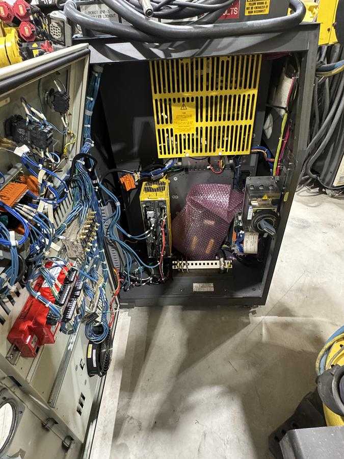 2010 FANUC R-1000IA/80F ROBOT - 80KG PAYLOAD, 2230MM REACH, 620KG MASS - ARTICULATED ROBOTS