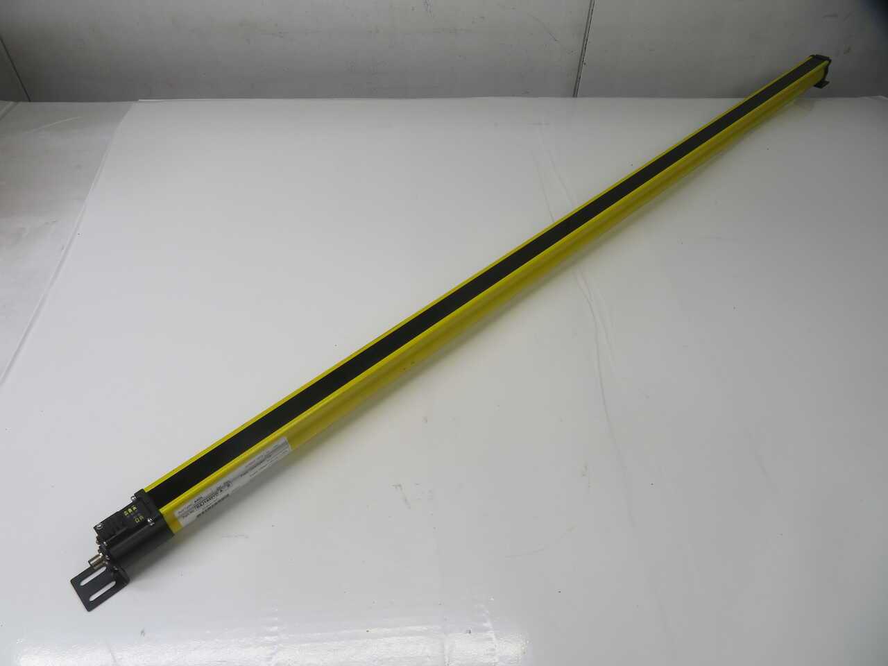 ALLEN BRADLEY R4J1440YD CURTAIN SENSORS, 14 MM RESOLUTION, 1440 MM PROTECTIVE HEIGHT, IP65 - SENSORS