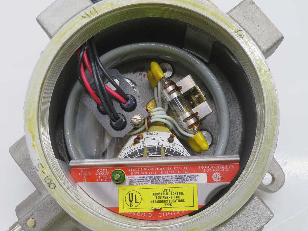 Mercoid Control DAH-31-804-6 Bourdon Tube Pressure Switch T228440 - SWITCHES