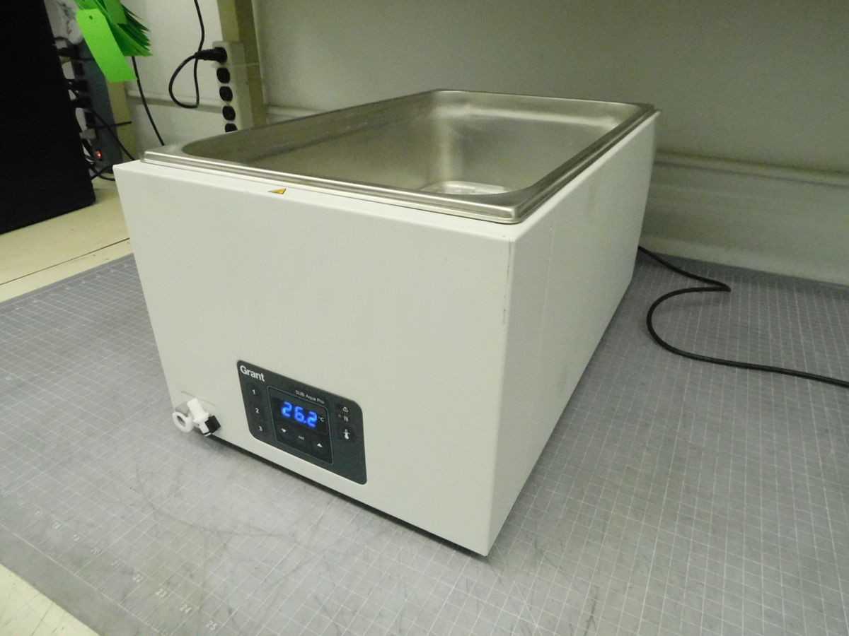 Grant SAP18 US Heating Water Bath 13 Ltr - LAB & SCIENTIFIC