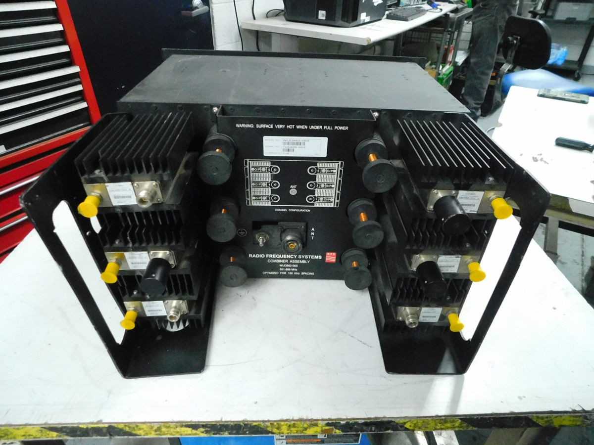 RFS WIJD862-06S 6-CHANNEL WAVEGUIDE COMBINER (851-869 MHZ) M7001 - TELECOMMUNICATION