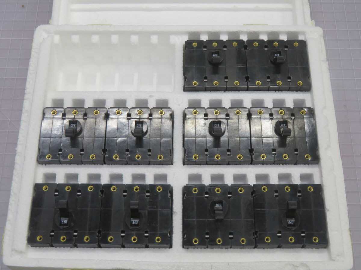 LOT OF 10 CARLING TECHNOLOGIES AB3-B0-24-615-1D1-I MAGNETIC CIRCUIT BREAKER T263561 - CIRCUIT BREAKERS