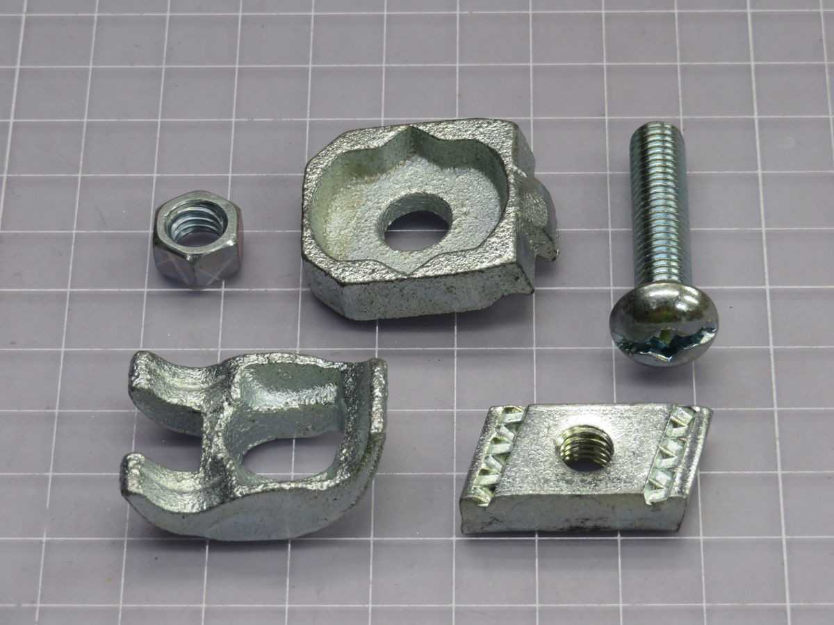 LOT OF 50 THOMAS & BETTS 10103-TB GRIND FITTING - CONDUIT