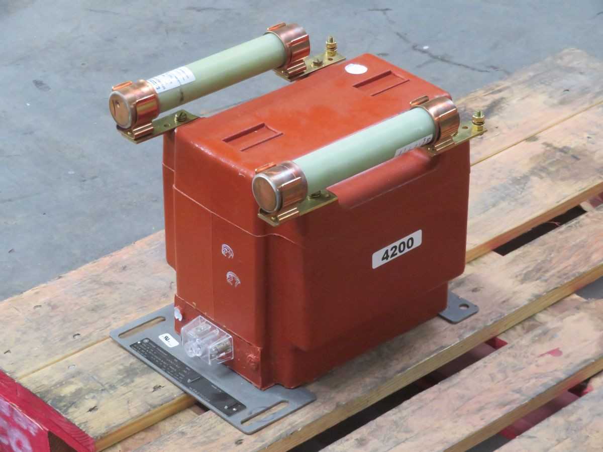 GE JVM-4C VOLTAGE TRANSFORMER, SINGLE PHASE, OIL FILLED, OUTDOOR, 35:1 RATIO, 75 KV/60 HZ PRI, 75 KV BIL, 2 FUSES - POWER TRANSFORMERS