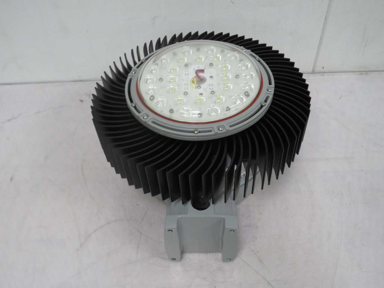 EATON PVM13L3TWR3/UNV1 HIGH BAY LIGHT, 130 W POWER, 13226 LUMENS, 5000 K COLOR TEMP, NEMA 4X/IP66 - LIGHT FIXTURES