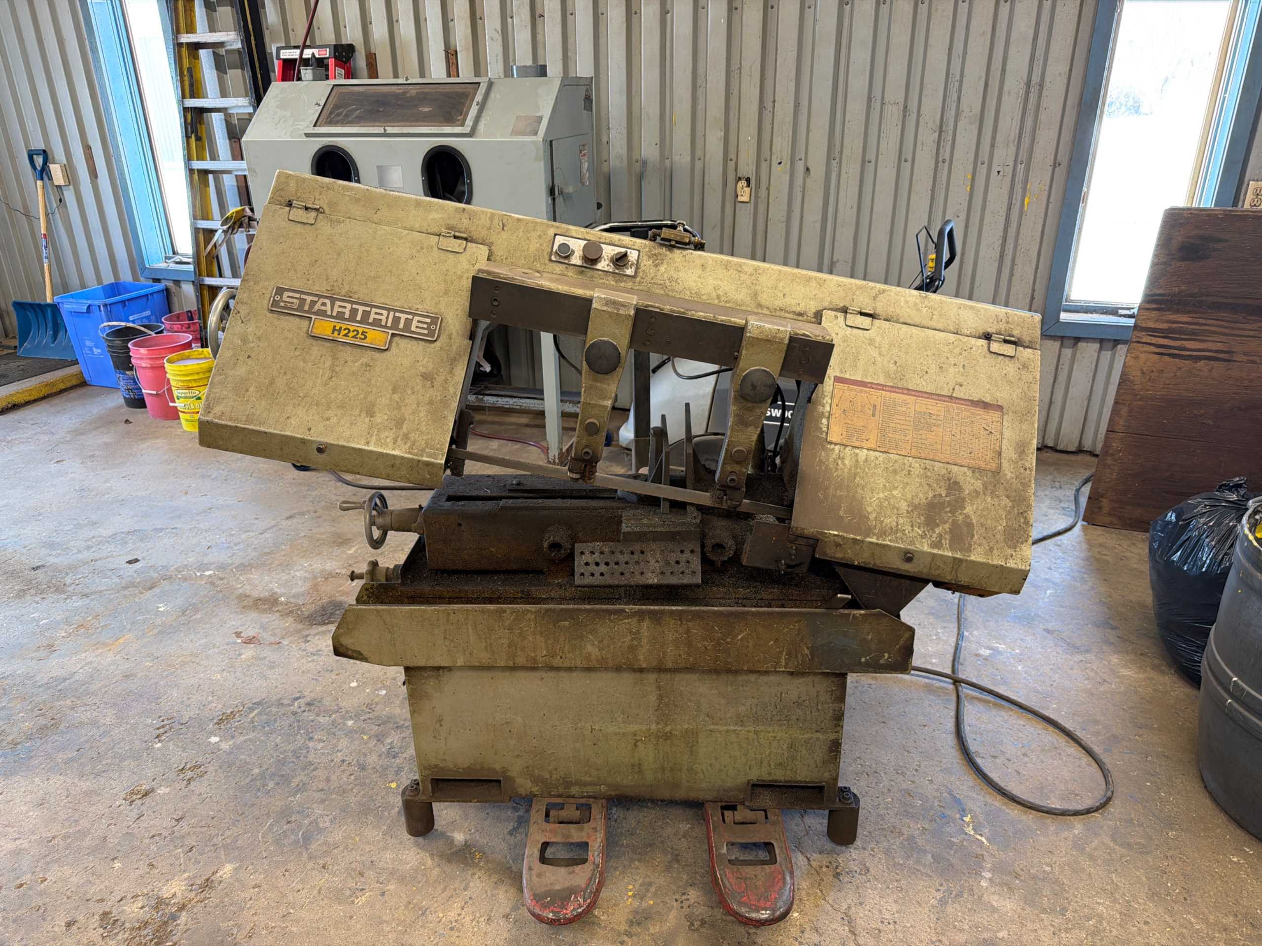 Startrite H225 Horizontal Bandsaw, 2HP, 50-300 Fpm - HORIZONTAL BAND SAWS Startrite H225 Horizontal Bandsaw, 2HP, 50-300 Fpm - HORIZONTAL BAND SAWS