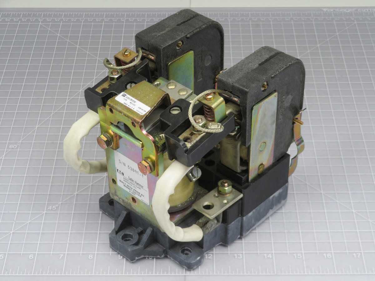 CUTLER HAMMER ME120C DP CONTACTOR, 600V, 25A, SIZE 1, 2NO MAIN, 2 AUX, 125VDC COIL, FRONT CONN - DC CONTACTOR