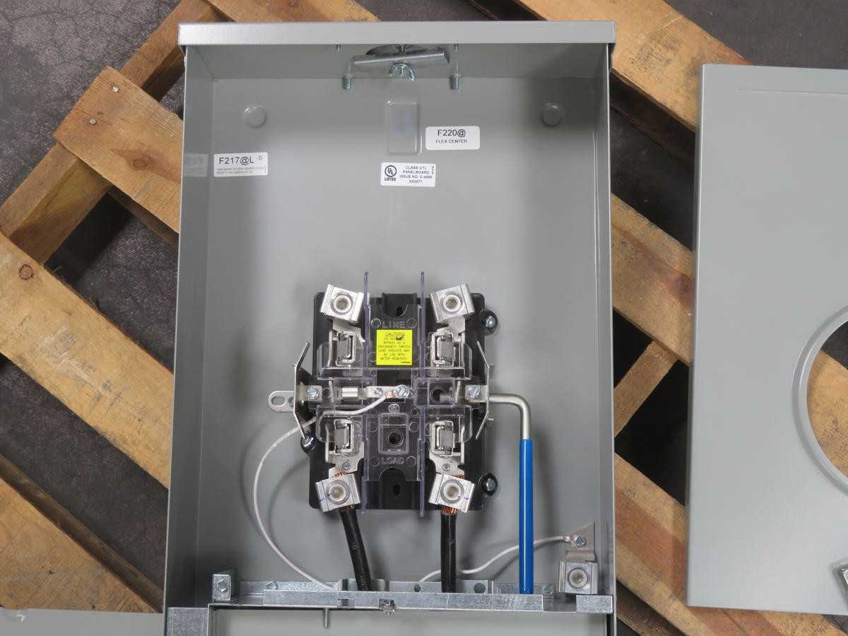 EATON MBX2040PV200BTS CIRCUIT BREAKERS, 2 POLE, 120/240 VAC, 200 A CURRENT, 10 KA INTERRUPTING RATING - CIRCUIT BREAKERS