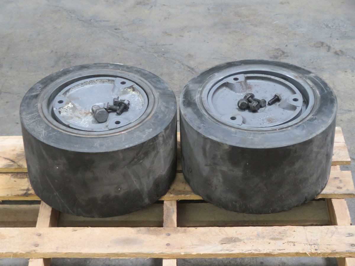 LOT OF 2 CROWN 132266 WHEEL ASSY T261806 - INDUSTRIAL PARTS