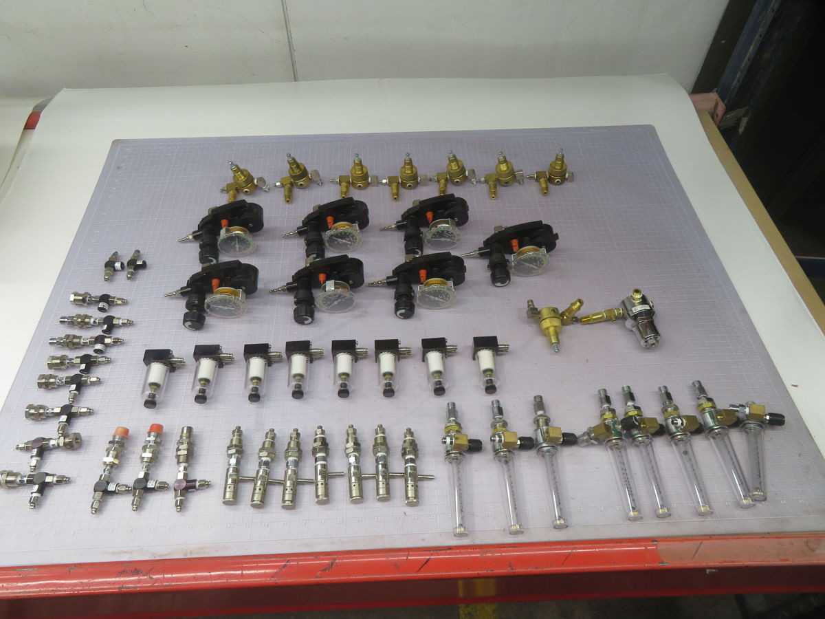 PREISER SCIENTIFIC MIXED LOT OF INDUSTRIAL AND DYNAMCO VALVES T263818 - VALVES
