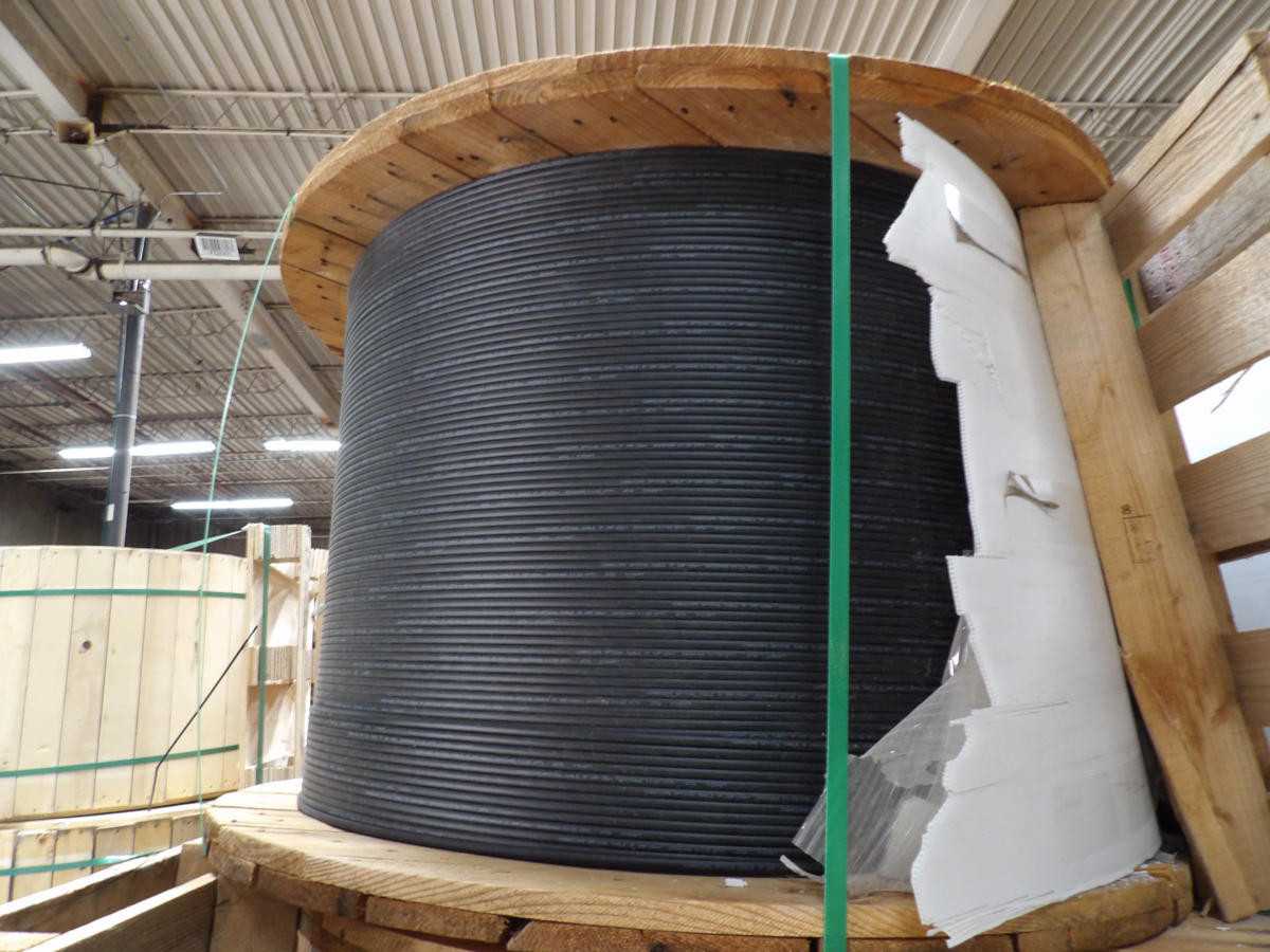 COMMSCOPE 20050486 SINGLE MODE FIBER OPTIC CABLE, 1 FIBER, SMF-28E+, 12192 M LENGTH - FIBER OPTIC CABLE