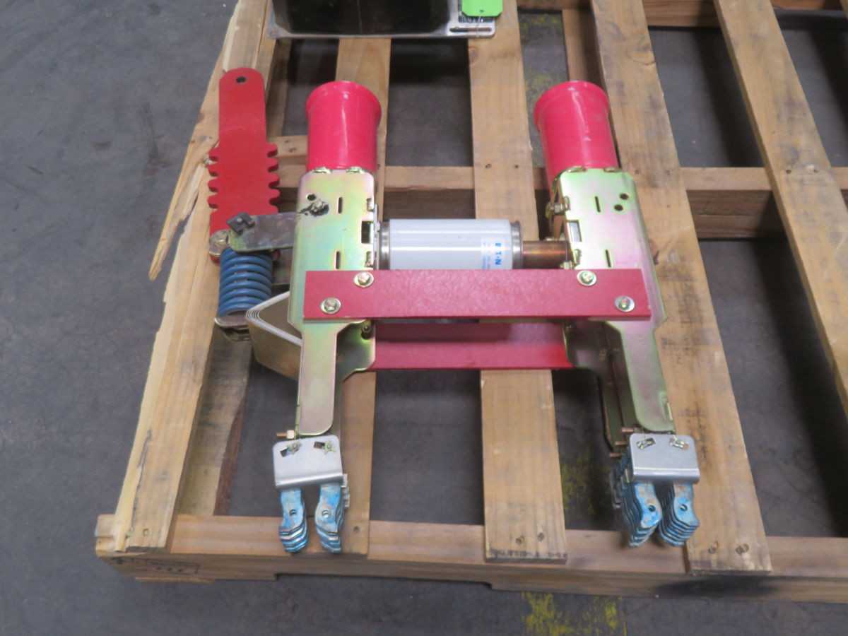 EATON WL-35338 HIGH-VOLTAGE VACUUM INTERRUPTER T269551 - CIRCUIT BREAKERS