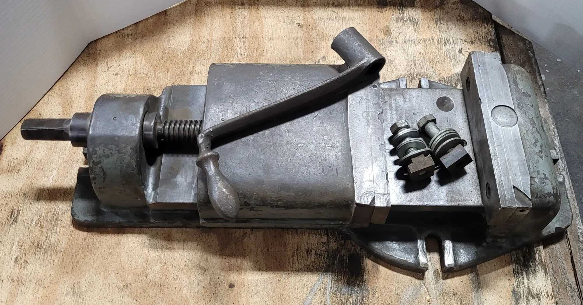 HEAVY DUTY MACHINIST VISE, 8.5IN JAW WIDTH - MACHINING TOOLING & PARTS