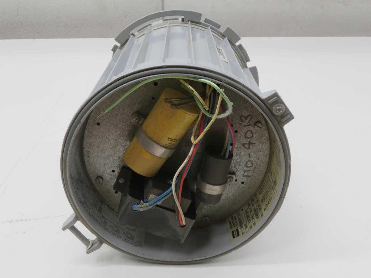 CROUSE HINDS VMVS250/MT LUMINAIRE, 250W MH LAMP POWER, 120-277V VOLTAGE, 60HZ FREQUENCY - LIGHT FIXTURES