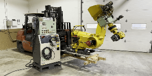 2002 FANUC R-2000iA/165R Robot, 165kg Payload, 3095mm Reach, RJ3iB Controller - ARTICULATED ROBOTS