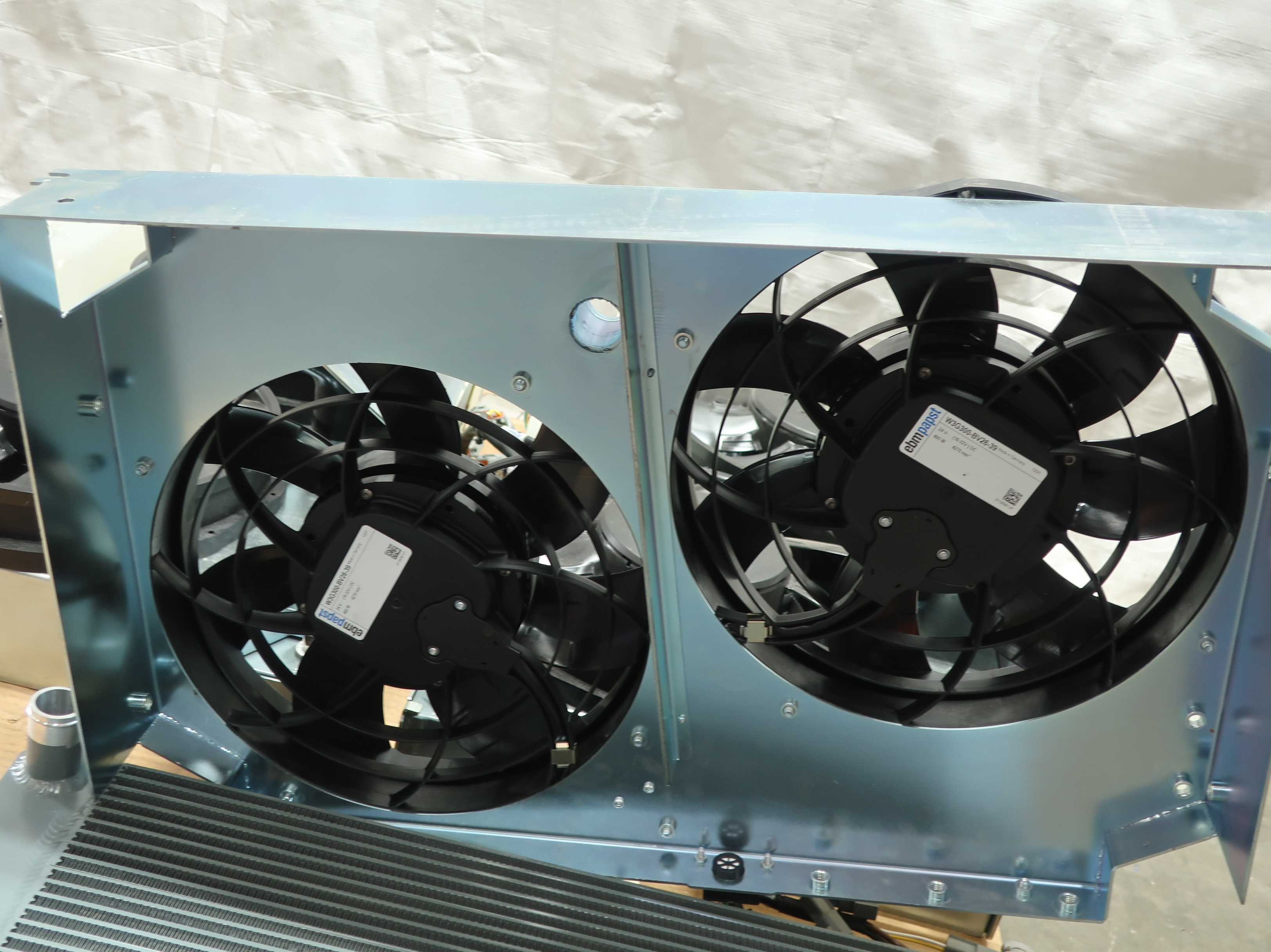 SKU 1773755 - LOT OF 4 RADIATOR/ COOLING FAN UNIT - COOLING FAN