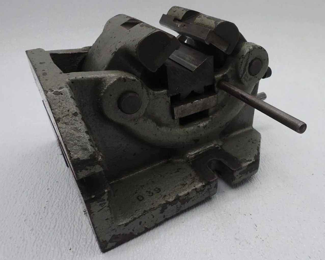 BISON ROUND STOCK VISE PJMN-M63, 4" HORIZONTAL/VERTICAL - MACHINING TOOLING & PARTS